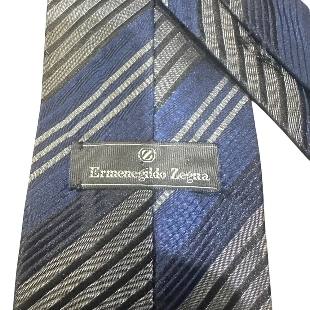 Ermenegildo Zegna Necktie 100% Silk Italy Charcoal Gray Blue Diagonal Stripe Tie